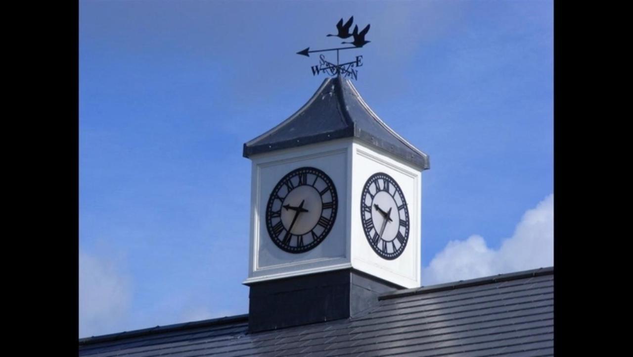 Luxury Cottage Clocktower Royal Hillsborough 미오이라 외부 사진